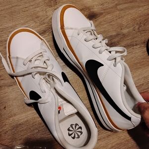 Nike Men's White and Gold Sneakers